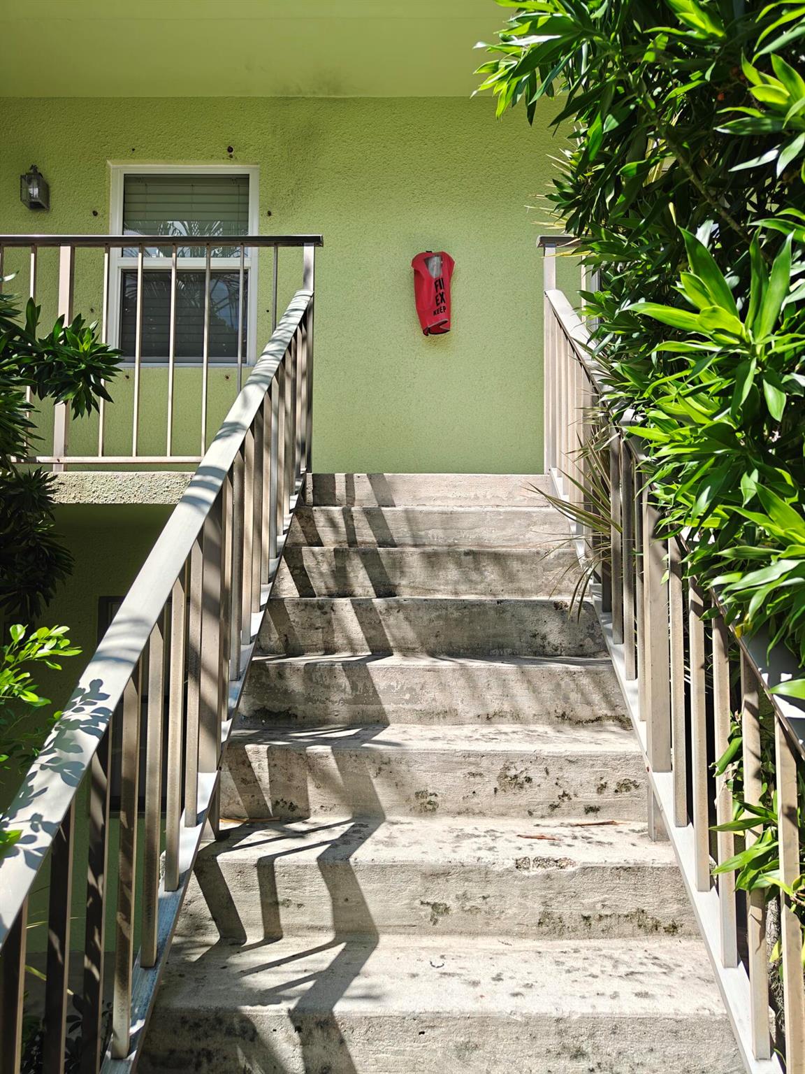 COURTYARD CONDO - Residential Lease