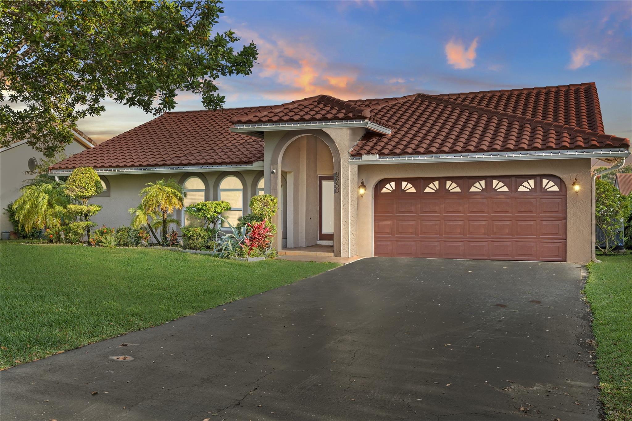 8950 NW 45th CT
