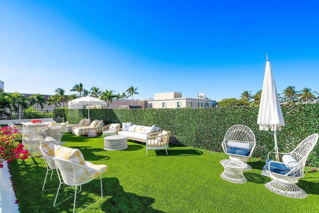 Photo of 162 Peruvian Avenue, Palm Beach, FL 33480 (MLS # R11132786)