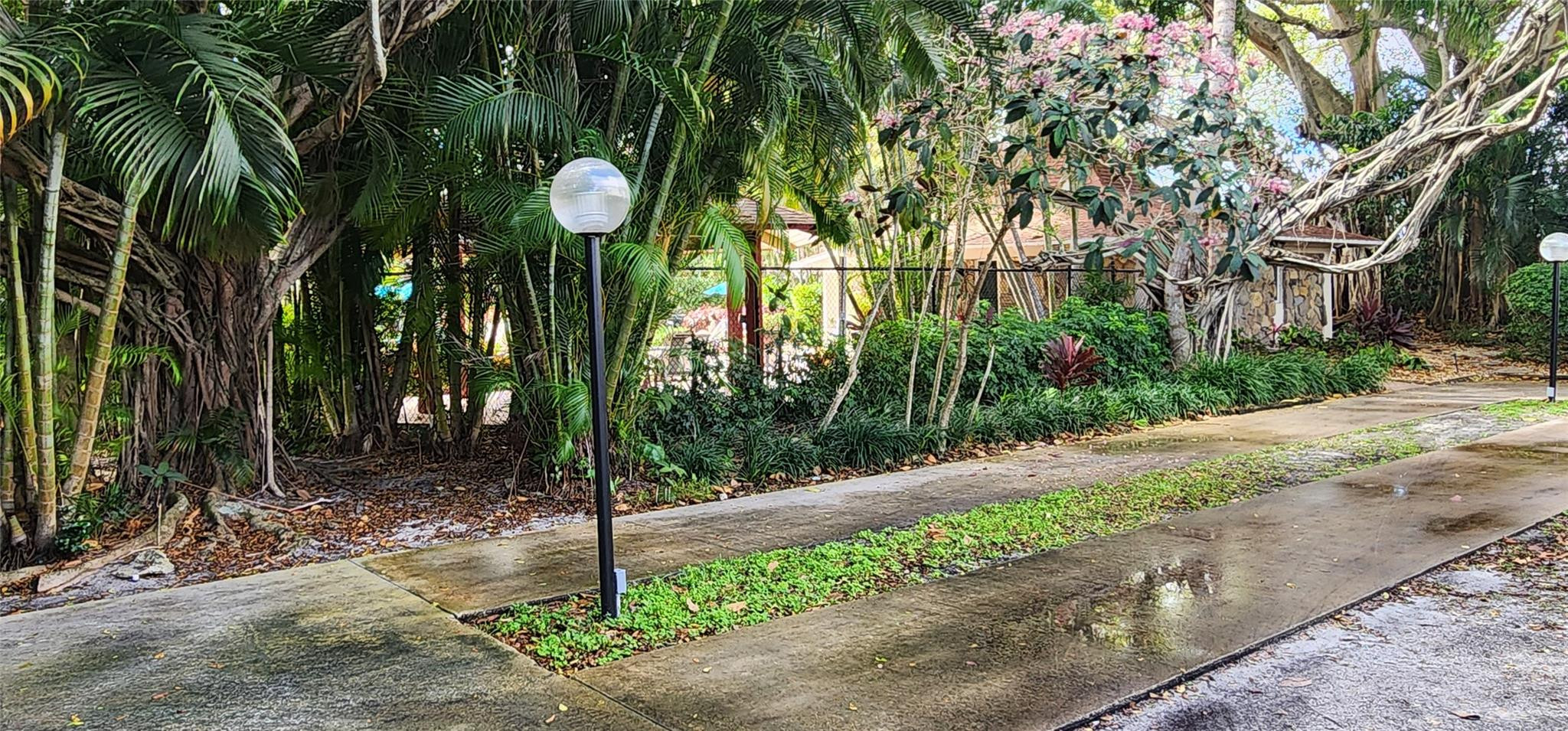 PALM AIRE COUNTRY CLUB - Residential