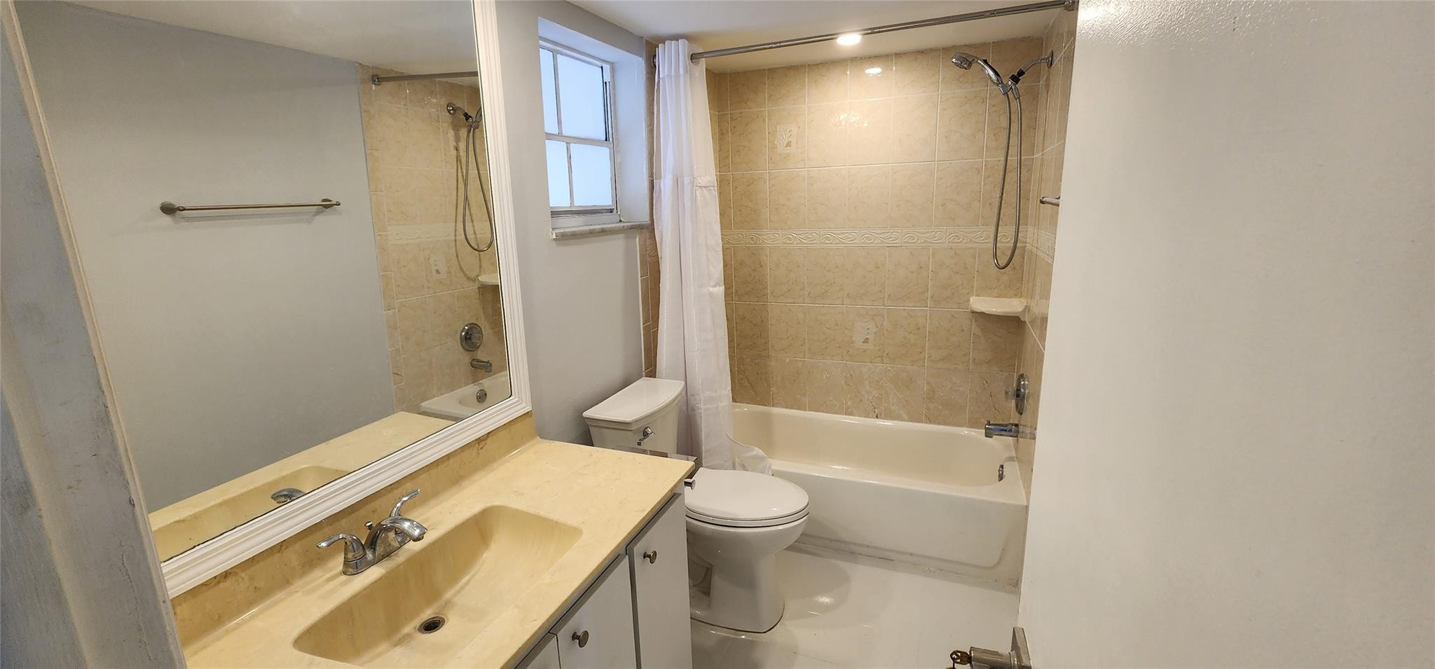 PALM AIRE COUNTRY CLUB - Residential