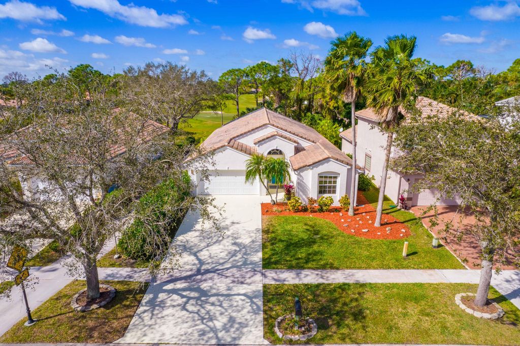 Photo of 7140 SE Twin Oaks Circle, Stuart, FL 34997 (MLS # R10958871)