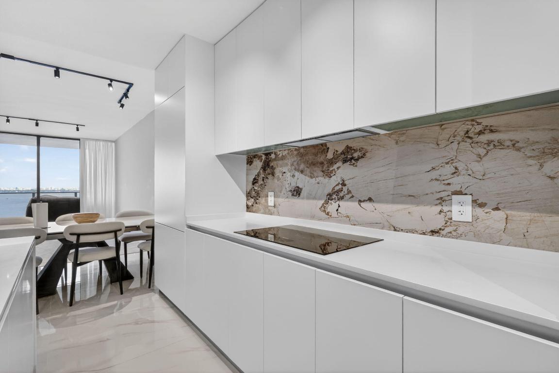 700 NE 23rd Street 2006