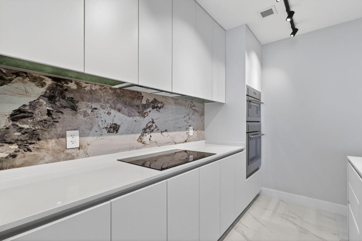 700 NE 23rd Street 2006