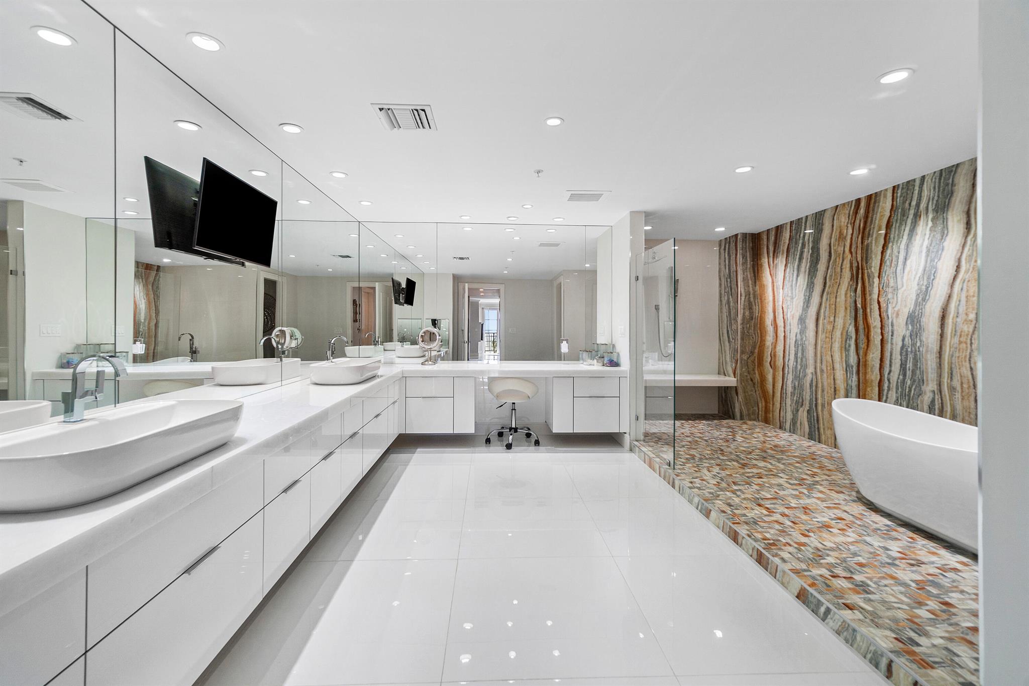 DOLCE VITA CONDO - Residential