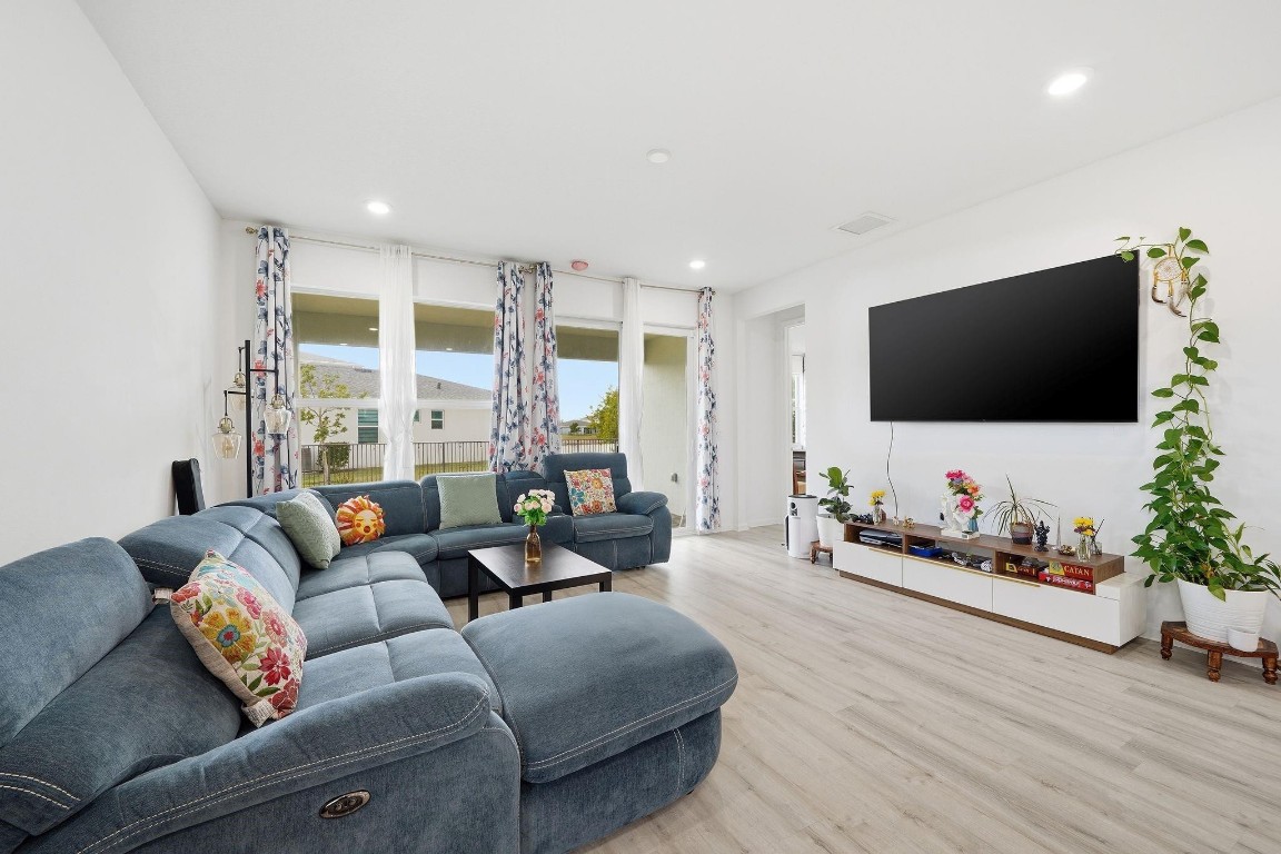 EMERY II - Residential