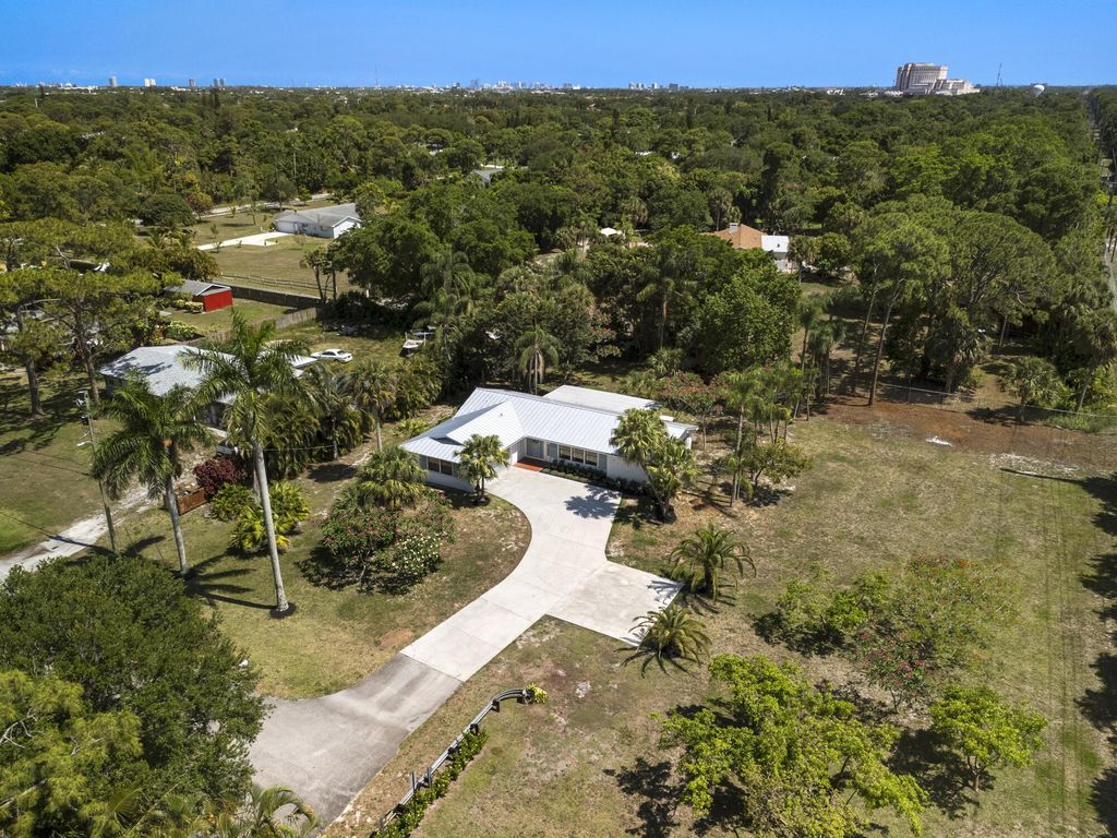 Photo of 4972 S Kay Street, Palm Beach Gardens, FL 33418 (MLS # R11092921)