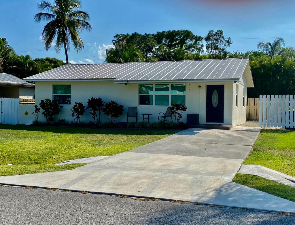 Photo of 5988 SE Avalon Drive, Stuart, FL 34997 (MLS # R10985951)