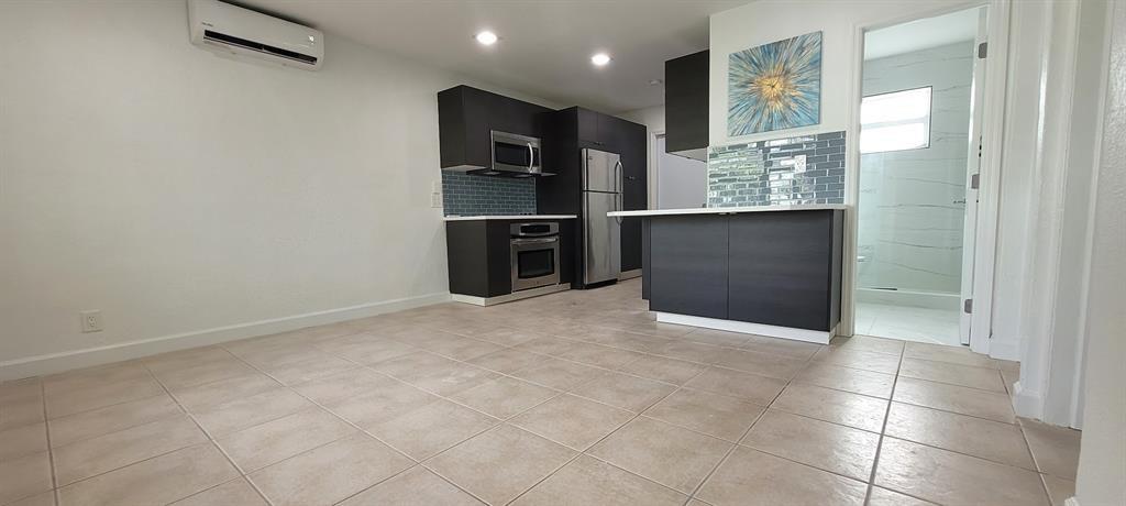 LINCOLN PARK FIFTH ADD AM - Residential Lease