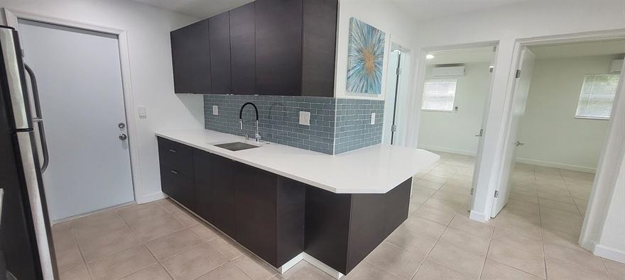 Beautiful remodeled 2/1, open kitchen with stainless steel appliances, amazing new bathroom, washer and dryer inside the unit. GREAT location!!! in front of Carter Park. Requirements: -First, last, and security deposit. - Tenant screening (including police report, eviction record, and credit score-min 650) and proof of income.