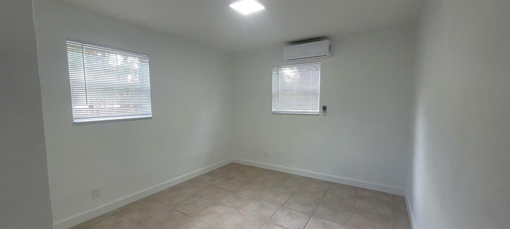 LINCOLN PARK FIFTH ADD AM - Residential Lease