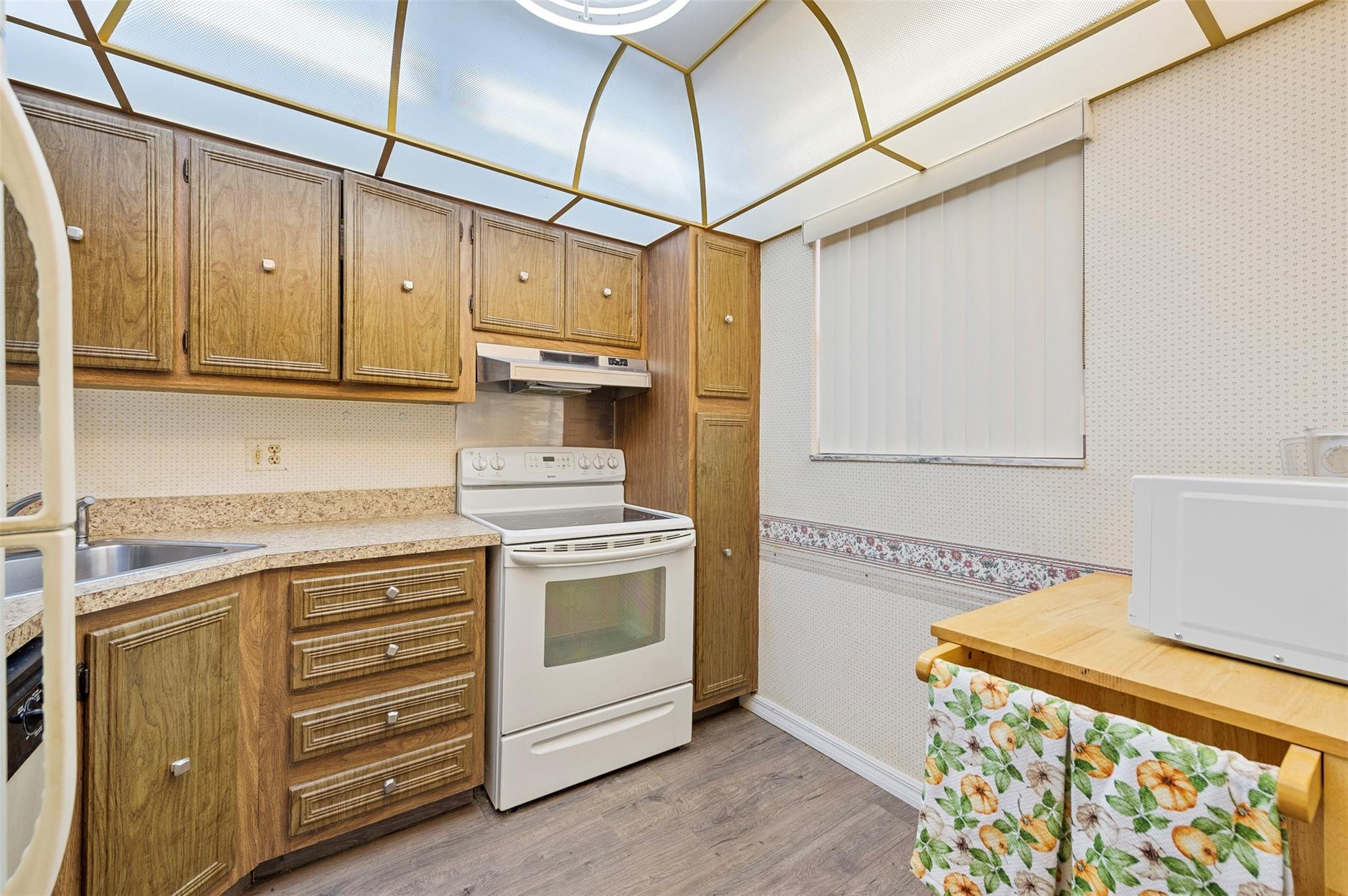 Rokest Condominium - Residential