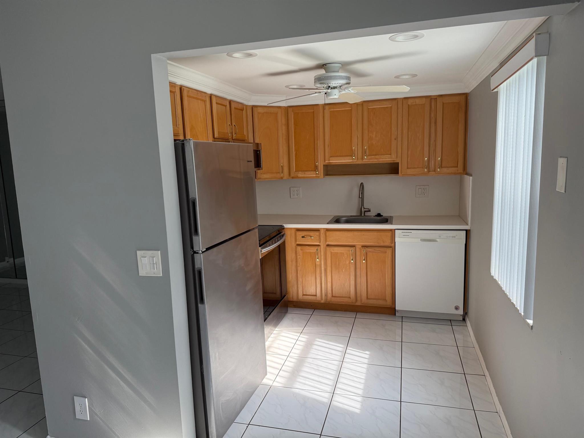 Tiled 2 bedroom ground floor garden view condo. Just painted and ready to move right in! An above average unit!