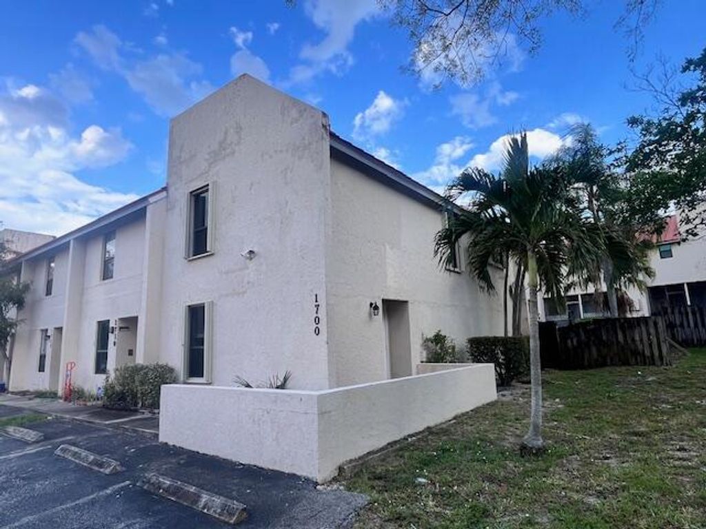 Photo of 1720 NW 4th Avenue, Boca Raton, FL 33432 (MLS # B26002088)