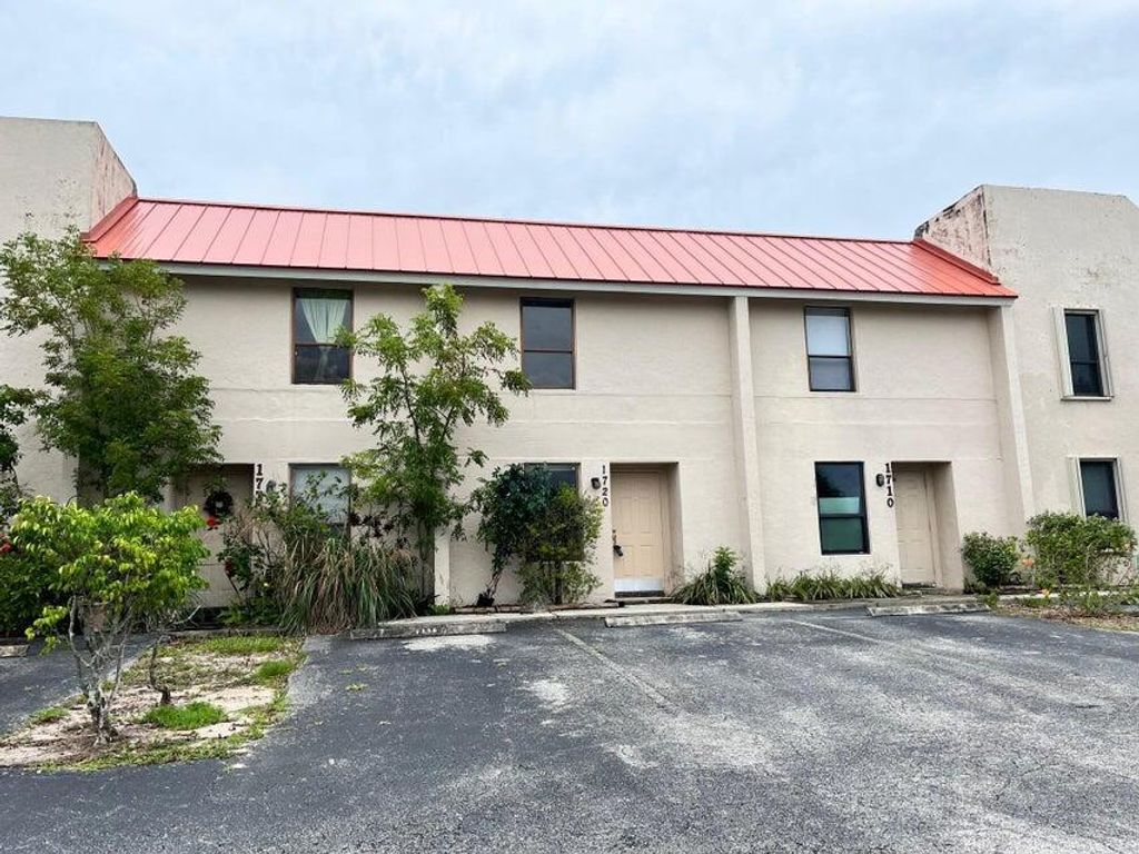 Photo of 1720 NW 4th Avenue, Boca Raton, FL 33432 (MLS # B26002088)