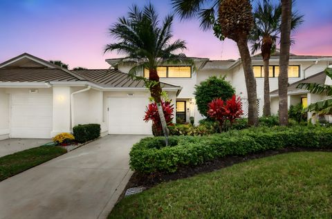 Photo of 5650 SE Foxcross Place, Stuart, FL 34997 (MLS # B26006125)