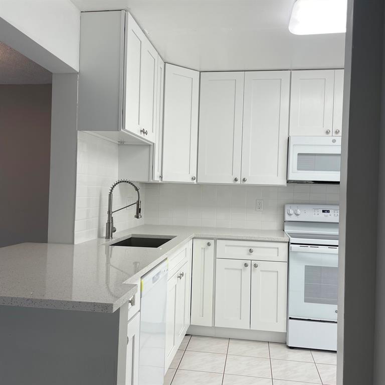 FAIRWAYS ROYALE CONDO - Residential Lease