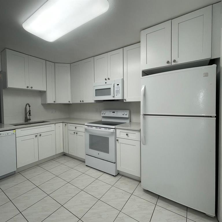 FAIRWAYS ROYALE CONDO - Residential Lease