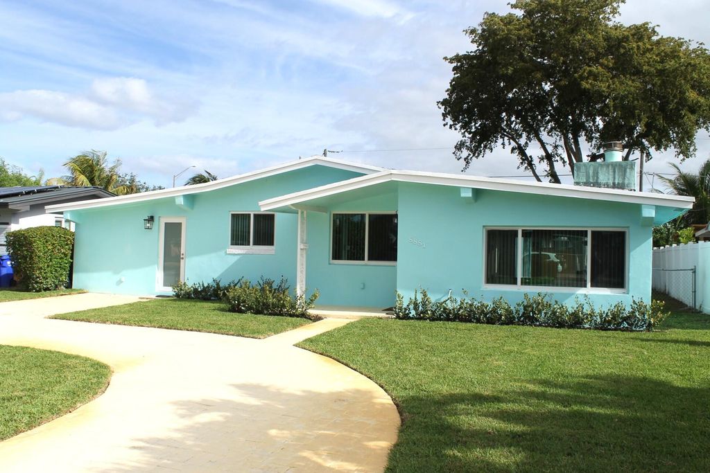 Photo of 8881 NW 11th Street, Pembroke Pines, FL 33024 (MLS # B26014196)