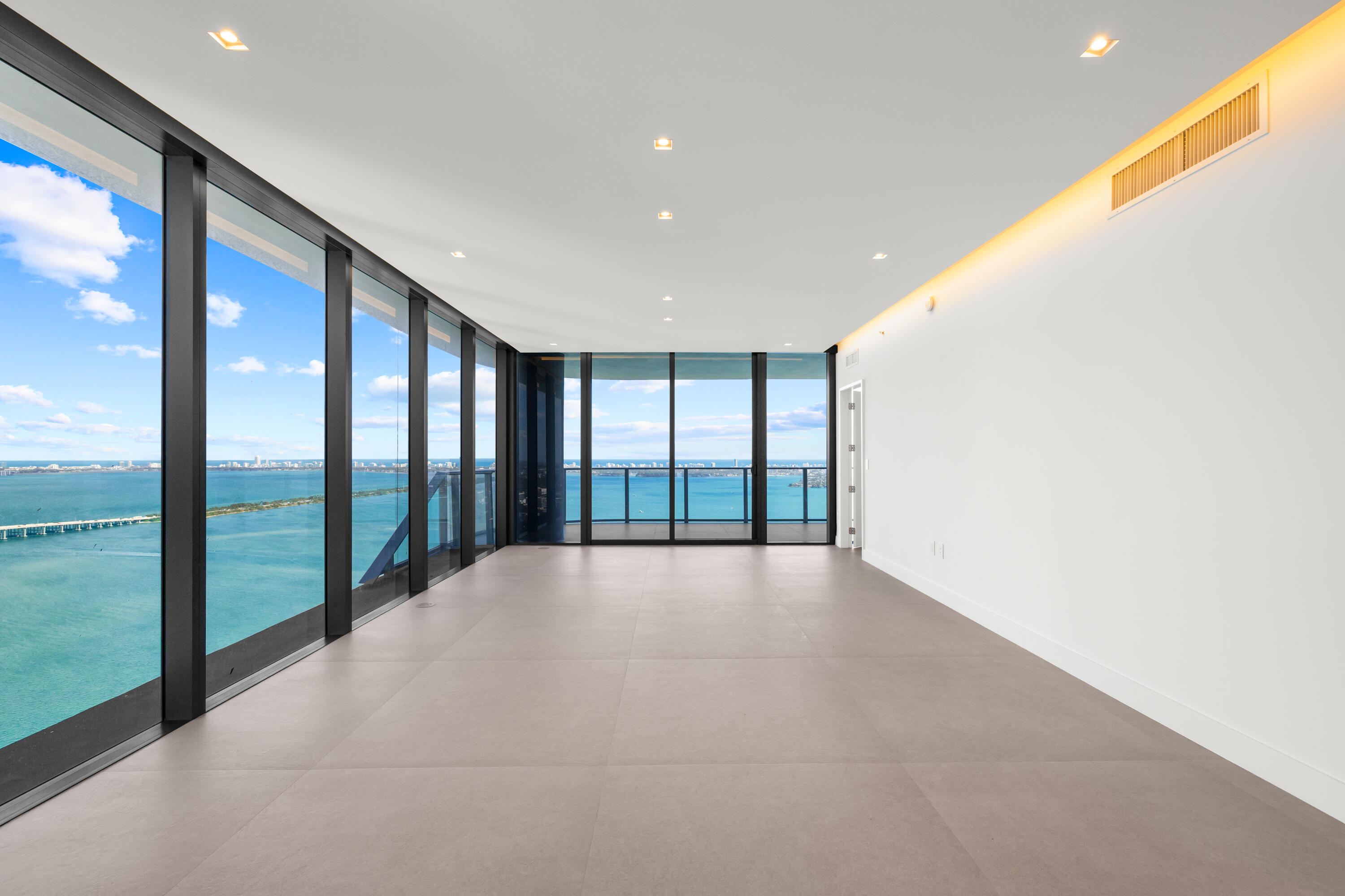 ARIA RESERVE SOUTH, A Condominium - Residential