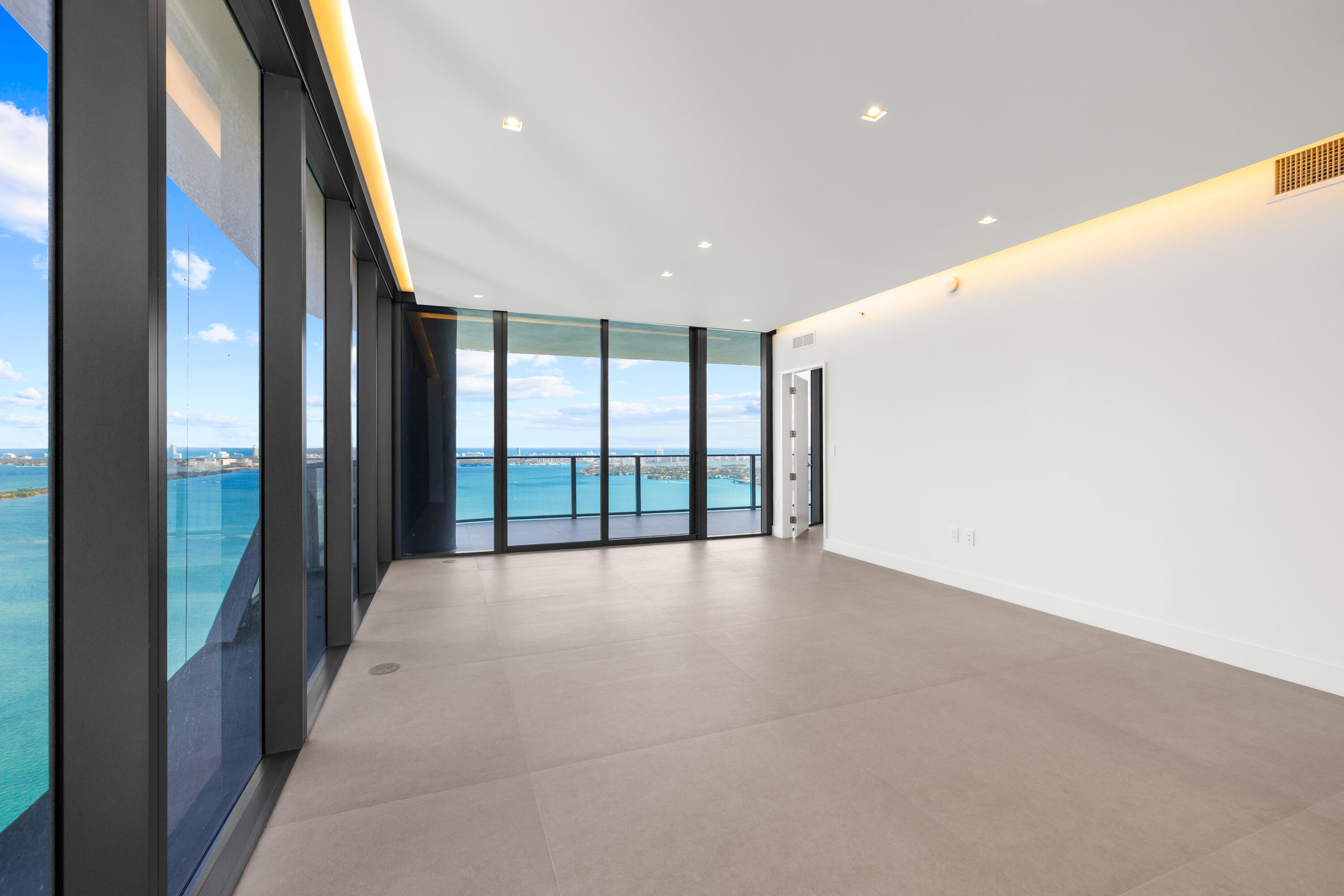 ARIA RESERVE SOUTH, A Condominium - Residential