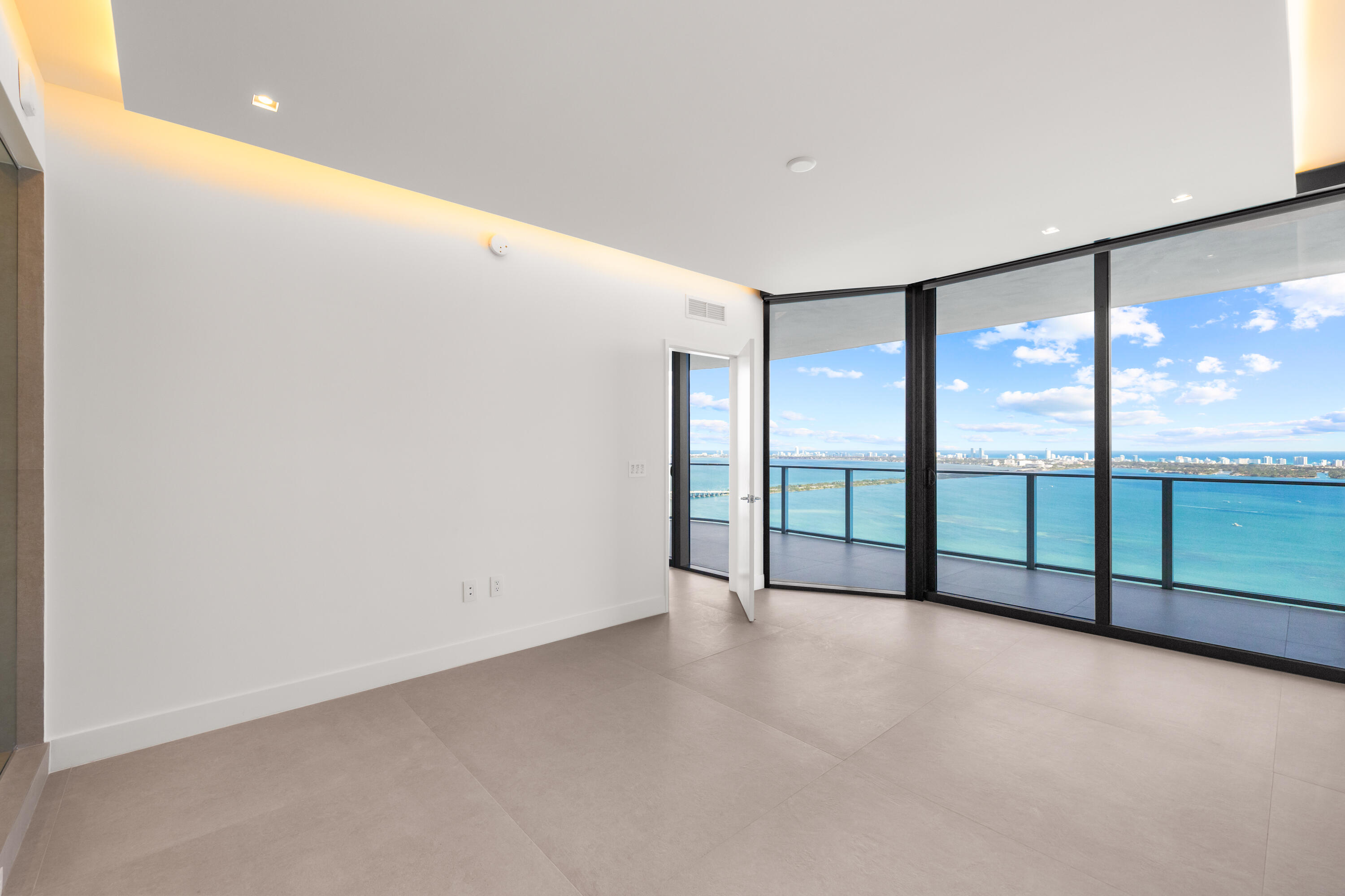 ARIA RESERVE SOUTH, A Condominium - Residential