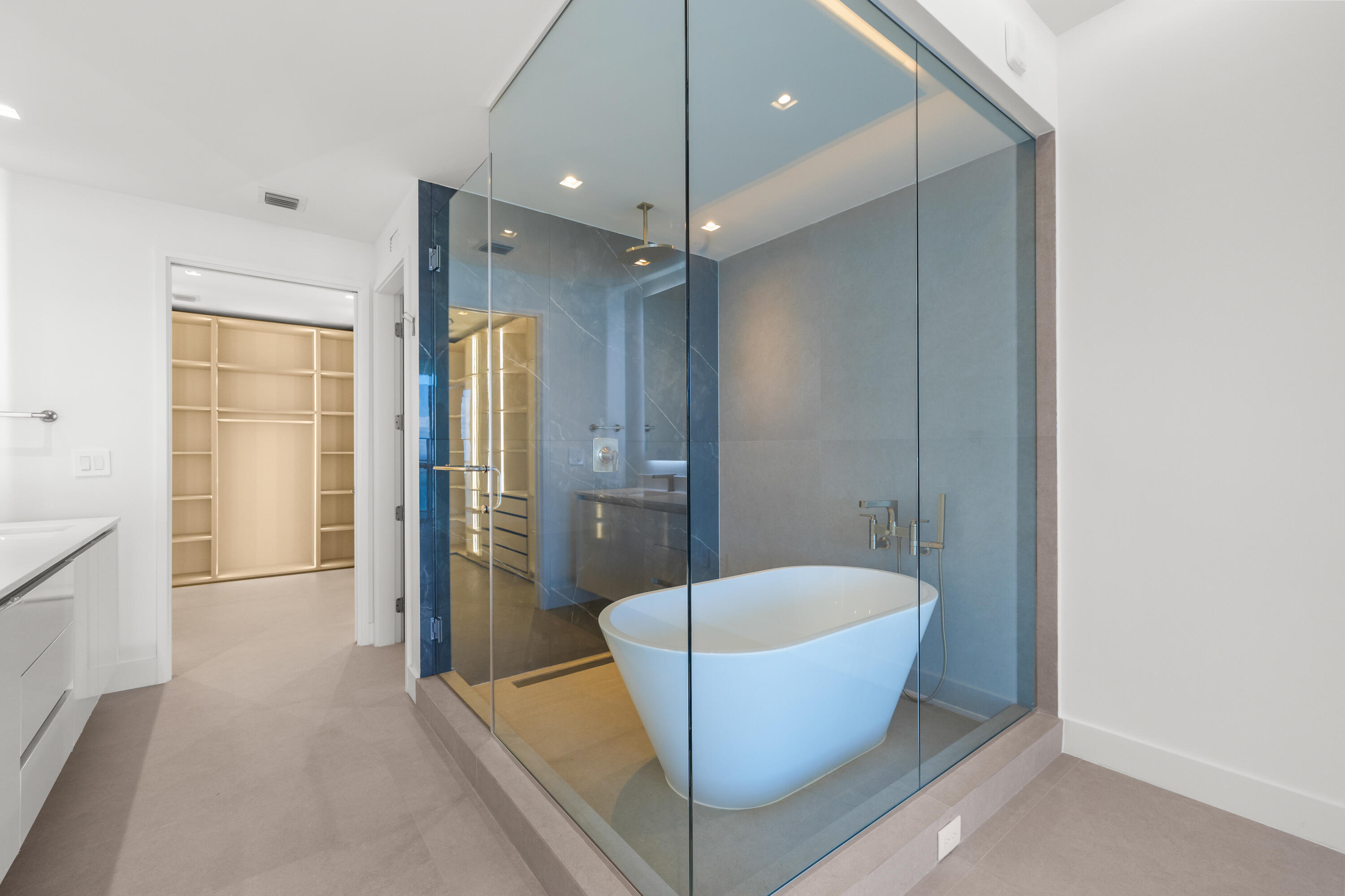 ARIA RESERVE SOUTH, A Condominium - Residential