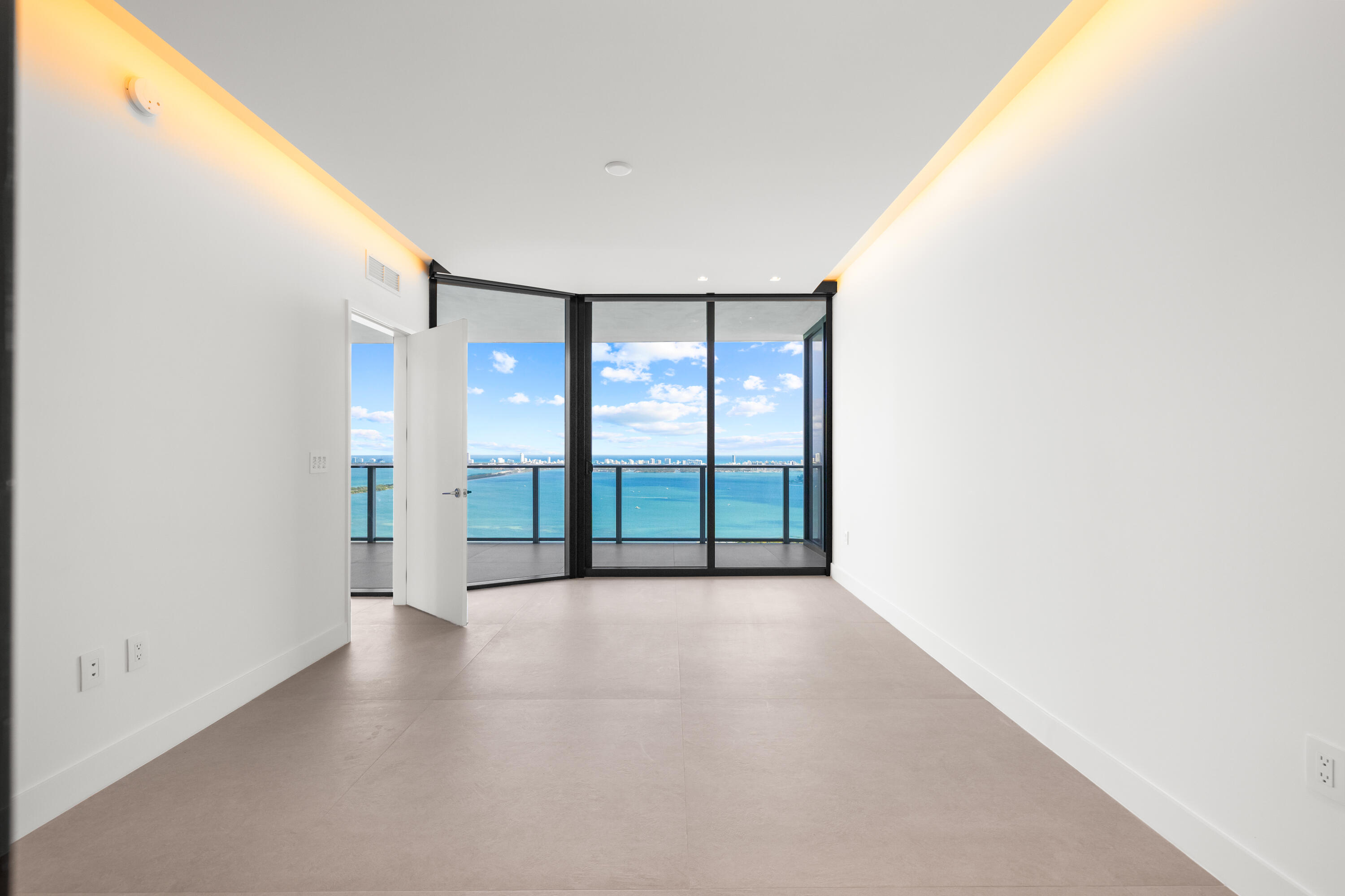 ARIA RESERVE SOUTH, A Condominium - Residential