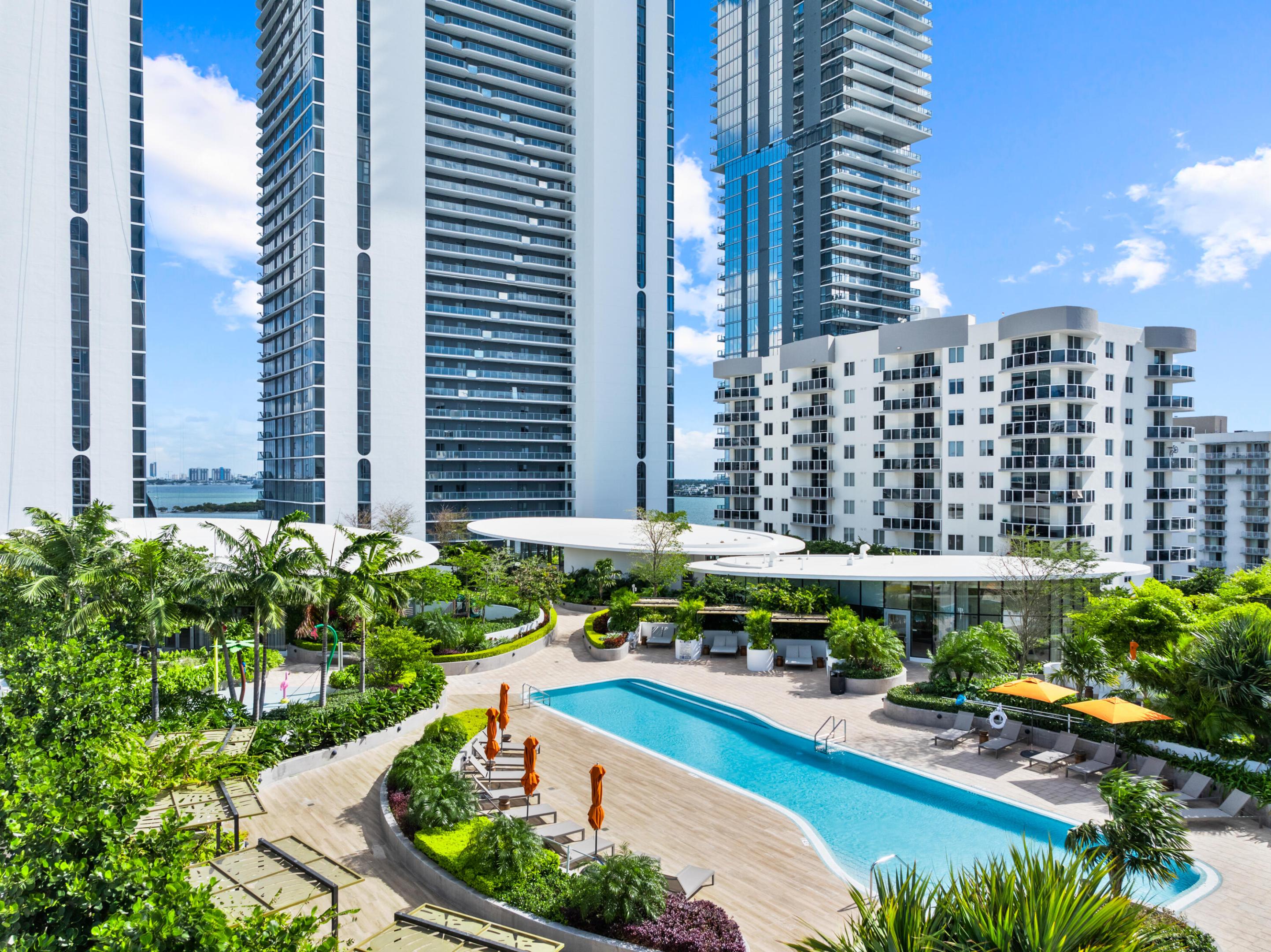 ARIA RESERVE SOUTH, A Condominium - Residential