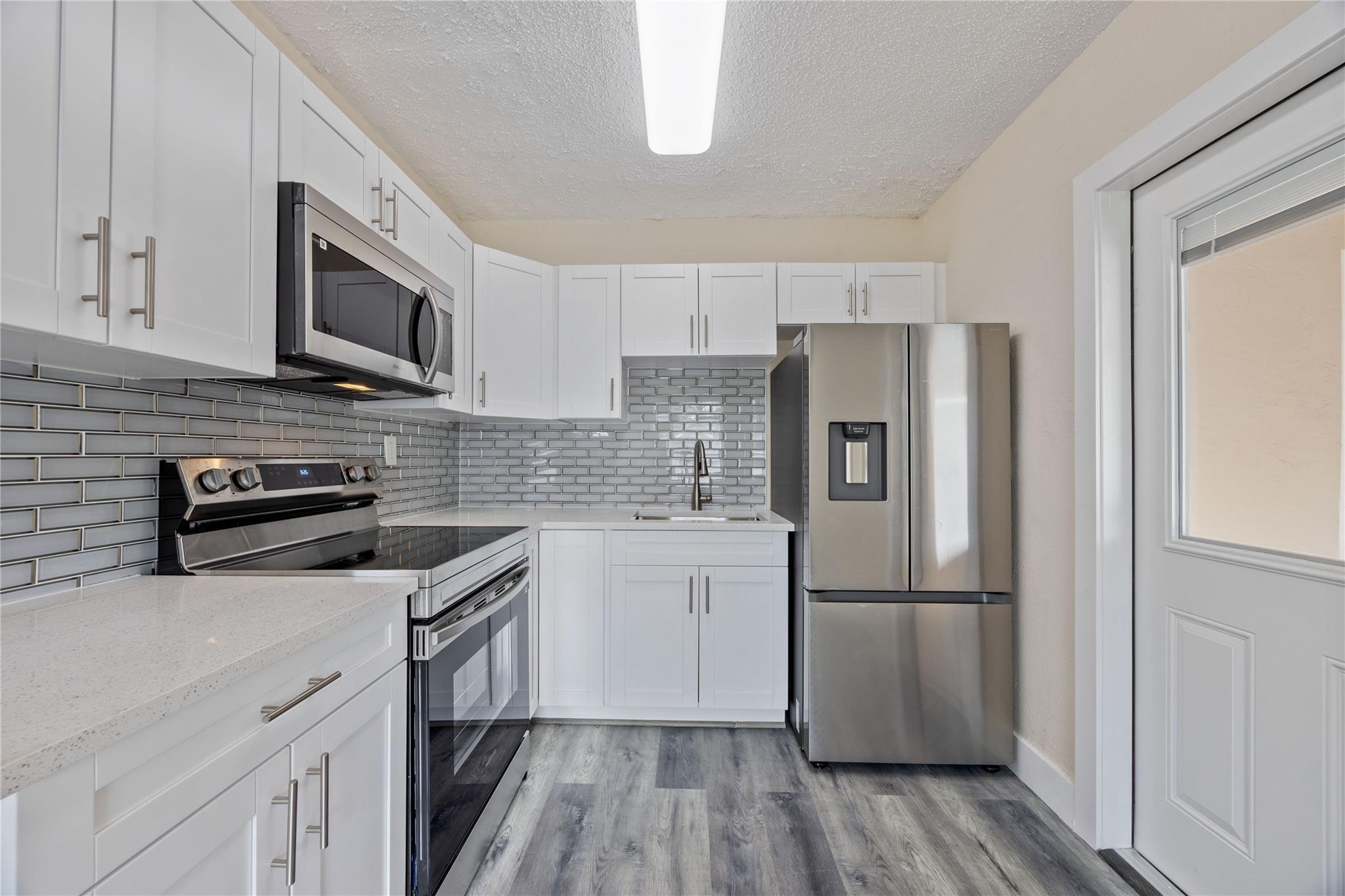 1041 NW 25TH WY