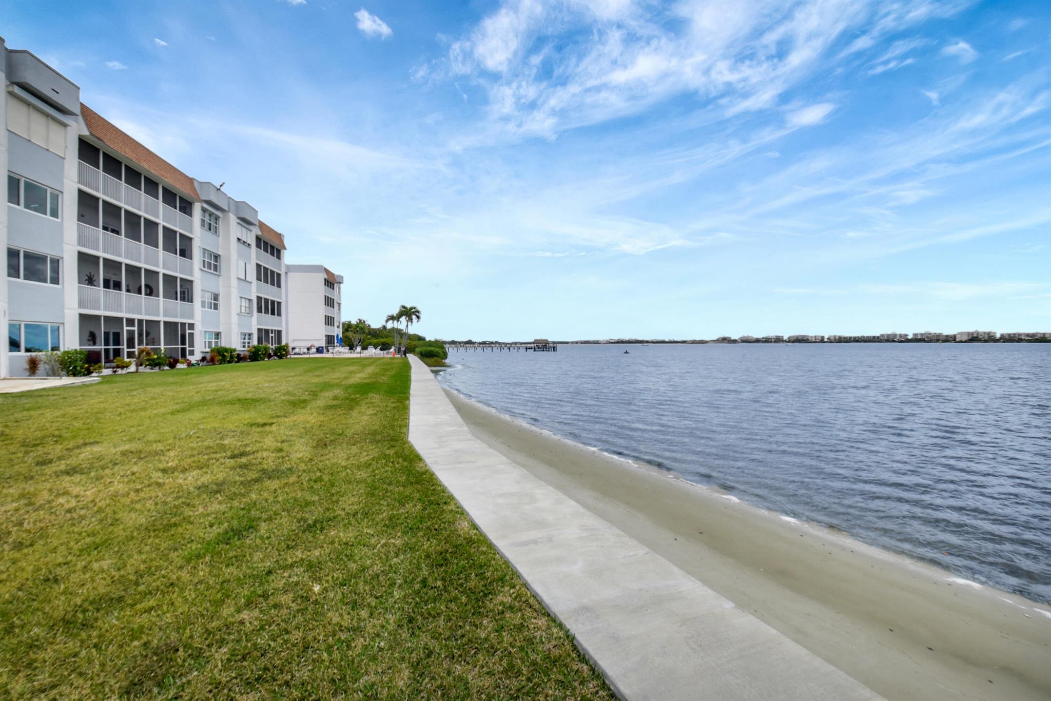 1502 S Lakeside Drive 116