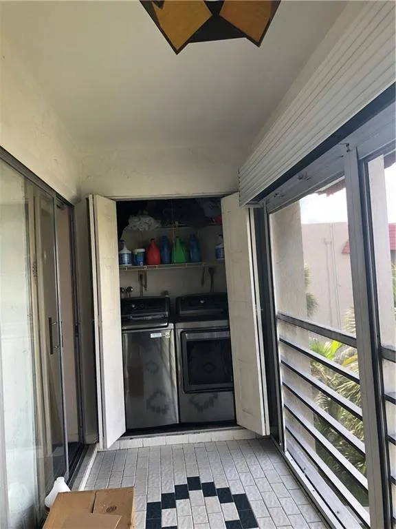 3571 Inverrary Dr Unit 408  