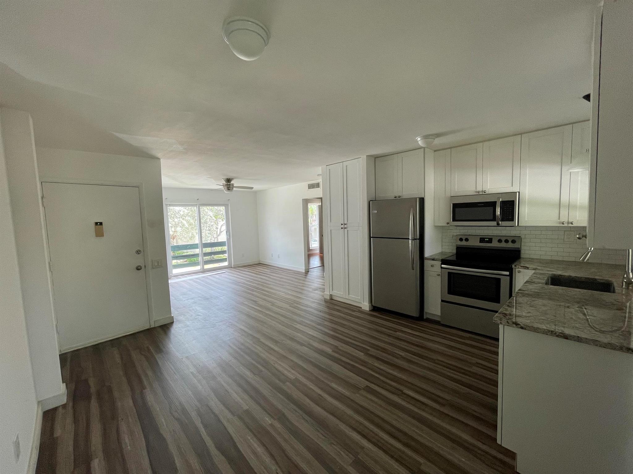 **AS PER ASSOCIATION 2 PEOPLE ONLY - 1 BEDROOM CONVERTIBLE - OWNER HAS CONVERTED UNIT INTO A 2 BDRM** 3 months required to move in. 650+ credit score and minimum a $30K income as per Condo approval requirement. Also, no motorcycles nor commercial vehicles allowed. No pets, no smoking. REVIEW BROKER REMARKS BEFORE PRESENTING OFFER