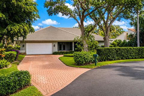 Photo of 1 Balfour Road E, Palm Beach Gardens, FL 33418 (MLS # B26013384)