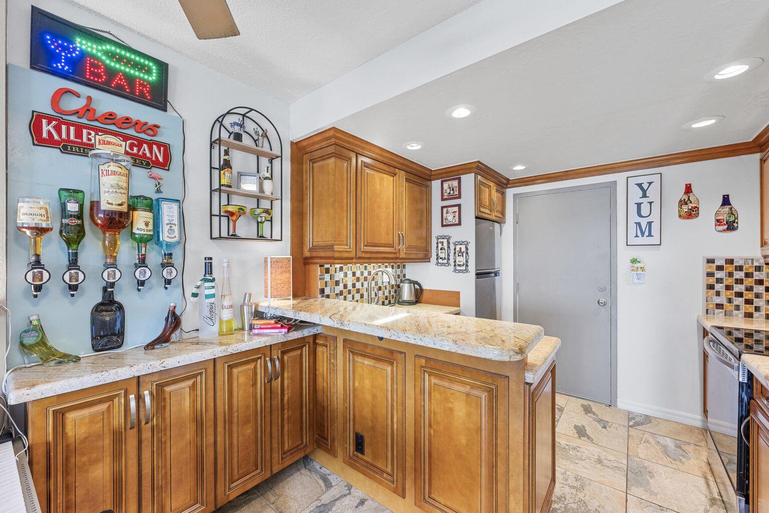 CORAL LAKE TOWER CONDO - Residential