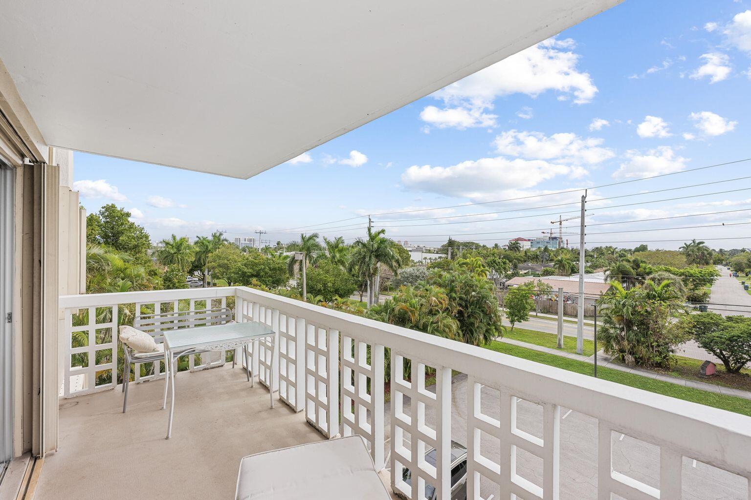 CORAL LAKE TOWER CONDO - Residential