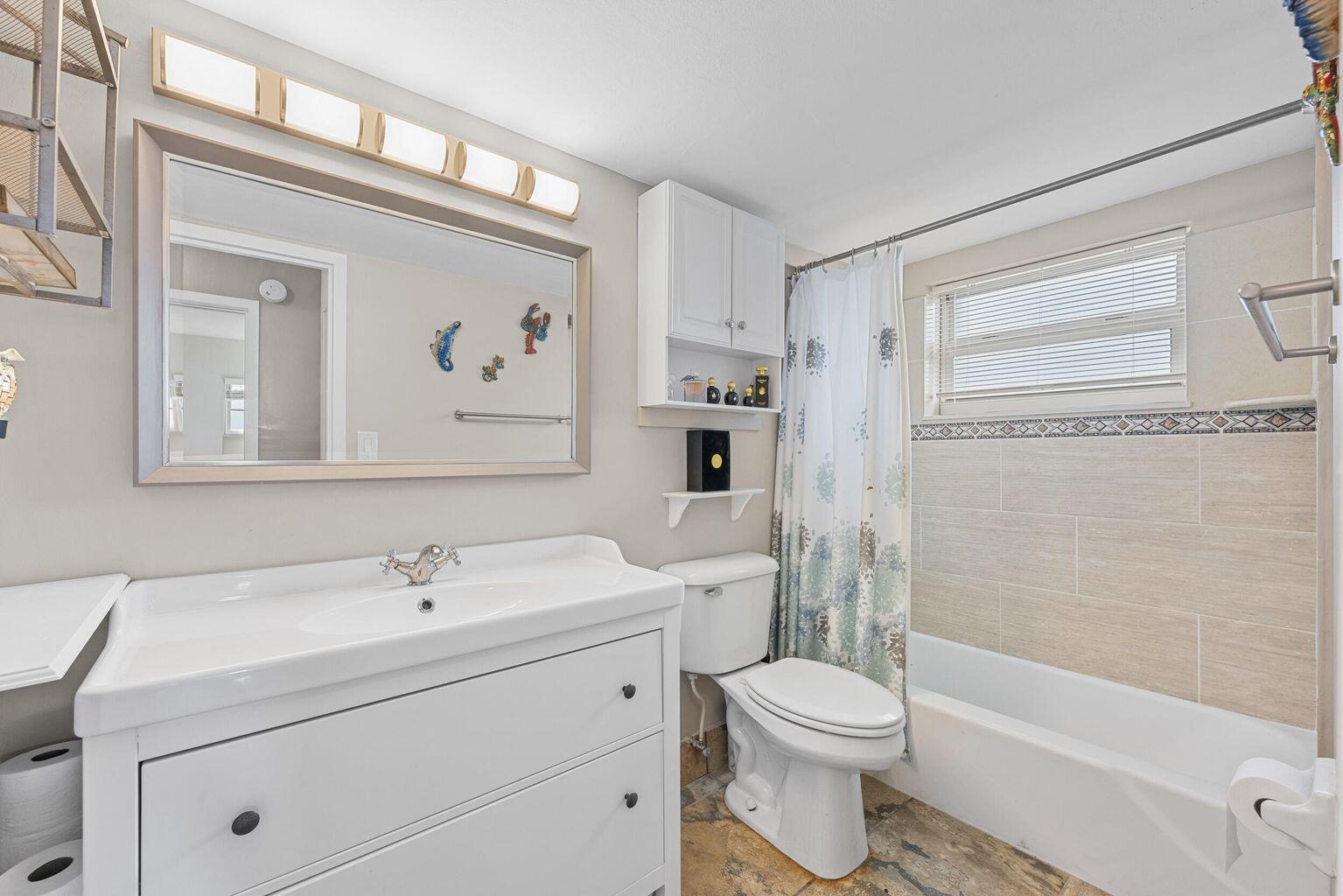 CORAL LAKE TOWER CONDO - Residential