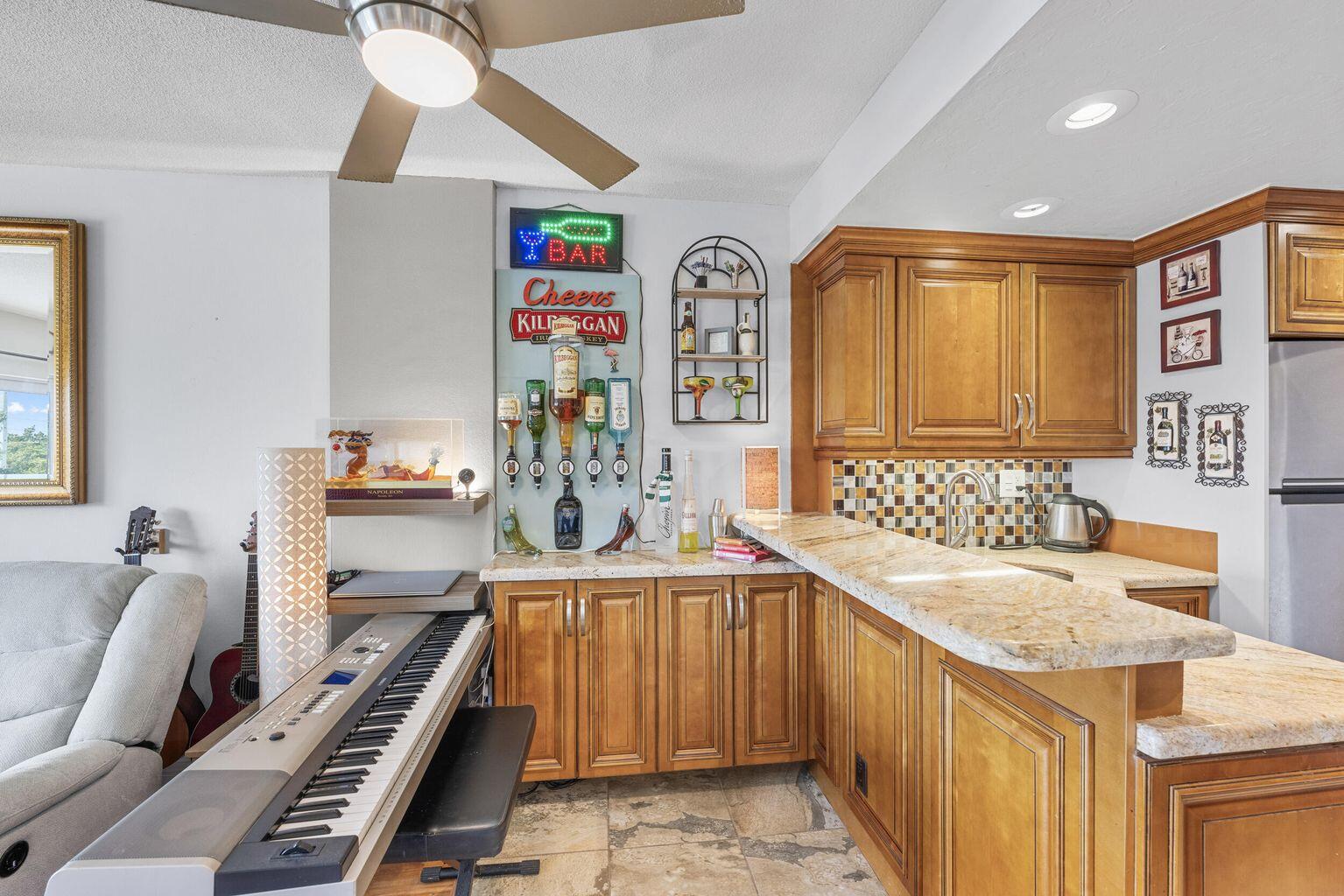 CORAL LAKE TOWER CONDO - Residential