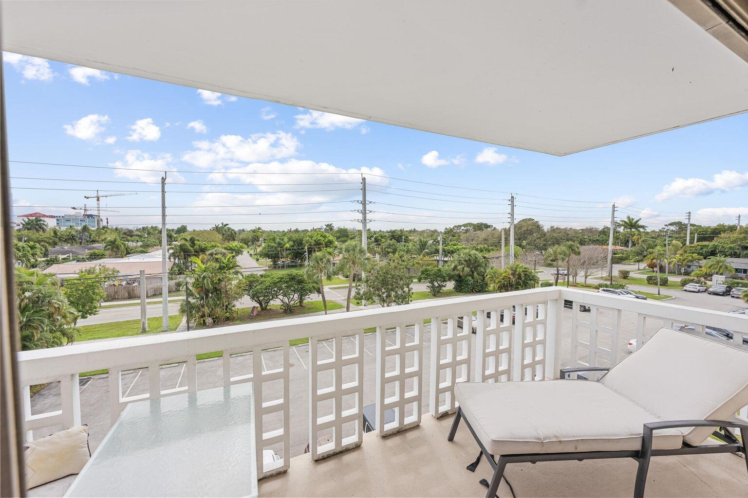 CORAL LAKE TOWER CONDO - Residential