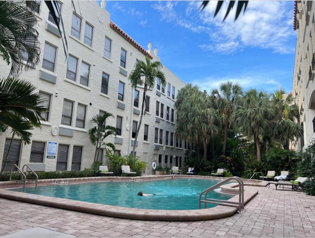 PALM BEACH HOTEL CONDO - Residential