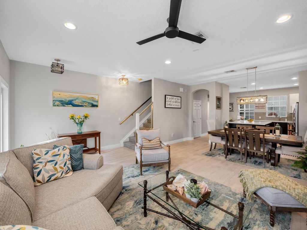 Photo of 204 W Thatch Palm Circle, Jupiter, FL 33458 (MLS # R10946854)