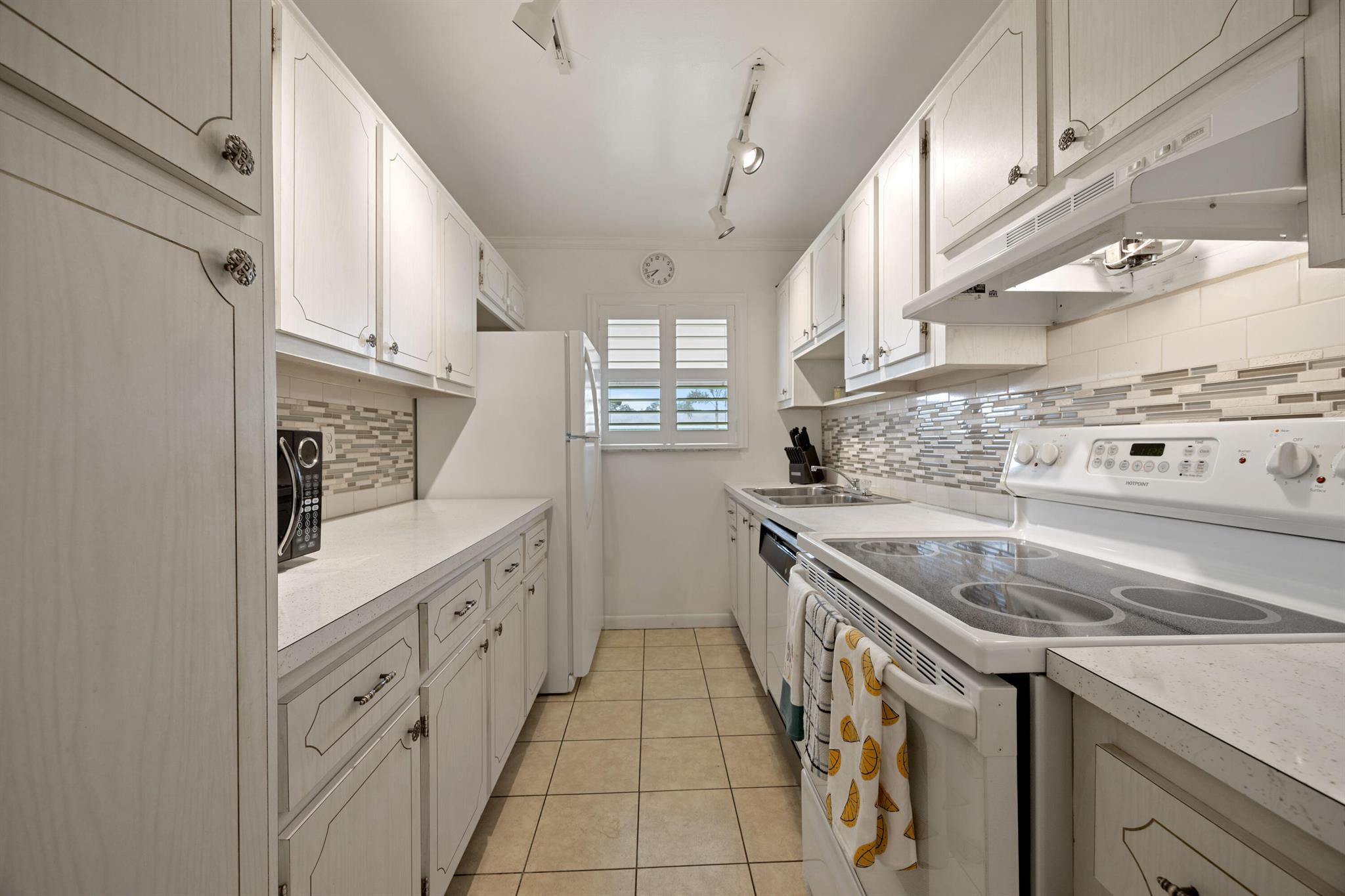 355 Main Boulevard B, Boynton Beach, FL, 33435/$134,900 3 355 Main Boulevard B