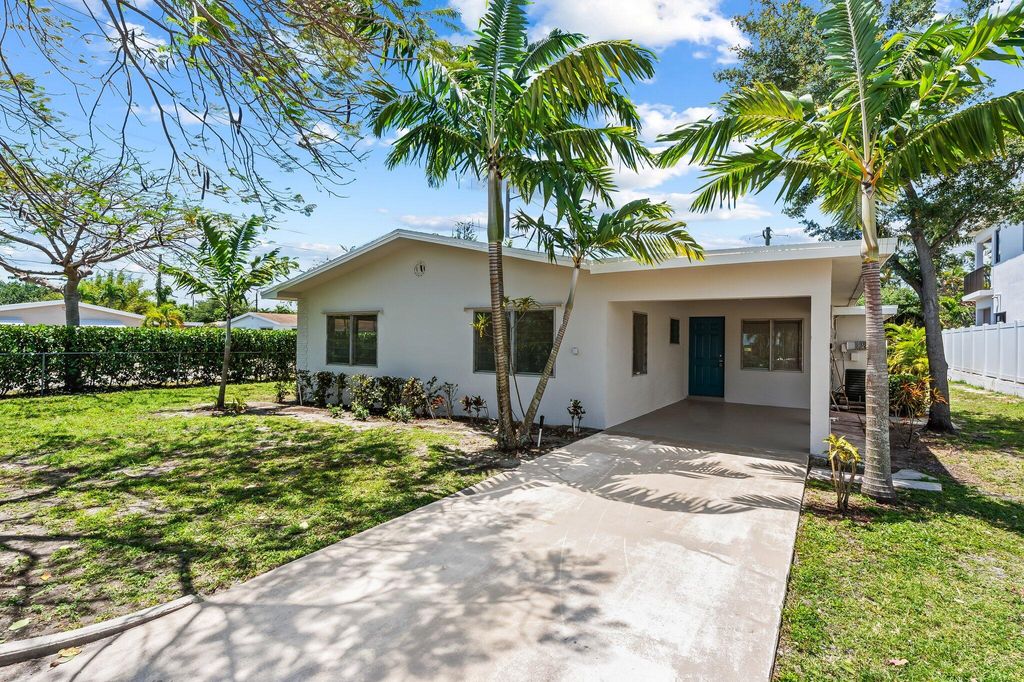 Photo of 1015 NE 12th Street, Fort Lauderdale, FL 33304 (MLS # B26026191)