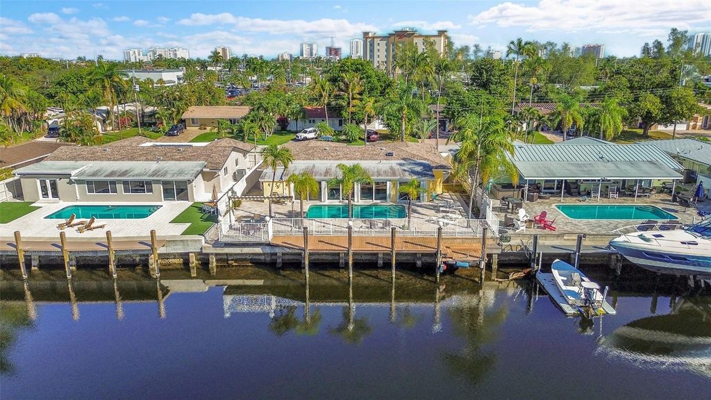 Photo of 961 SE 10th Court, Pompano Beach, FL 33060 (MLS # F10542430)