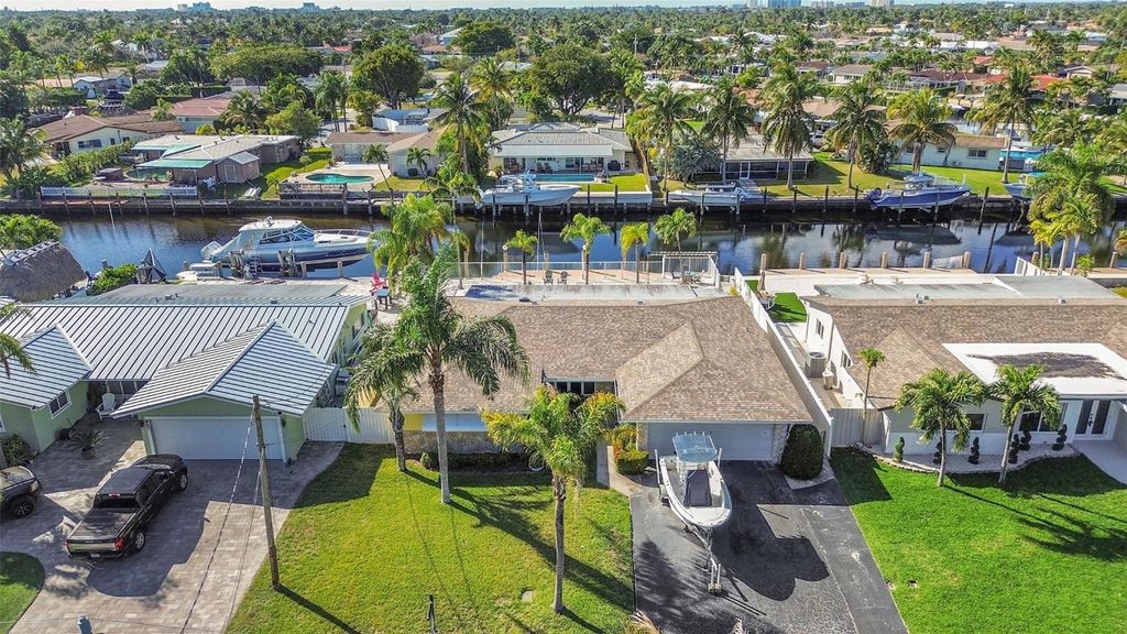 Photo of 961 SE 10th Court, Pompano Beach, FL 33060 (MLS # F10542430)