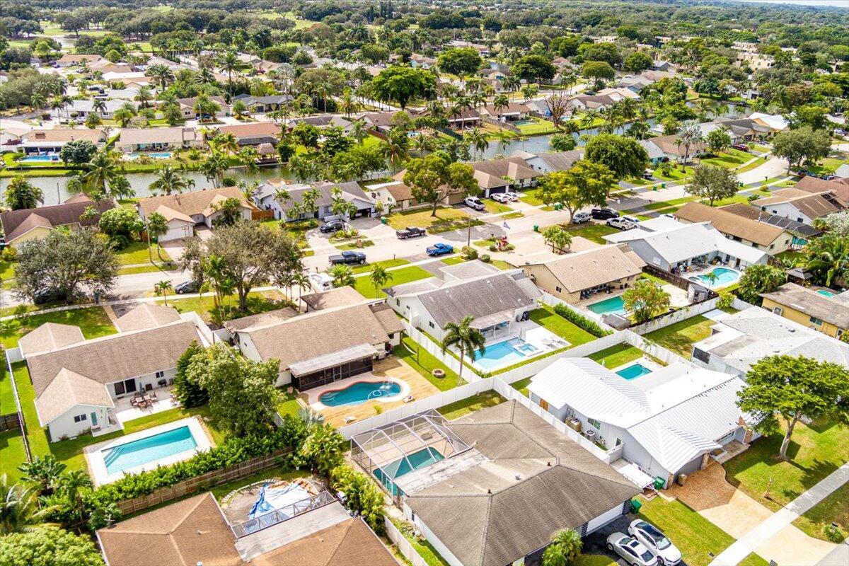 ROLLING HILLS LAKE ESTATE - Residential