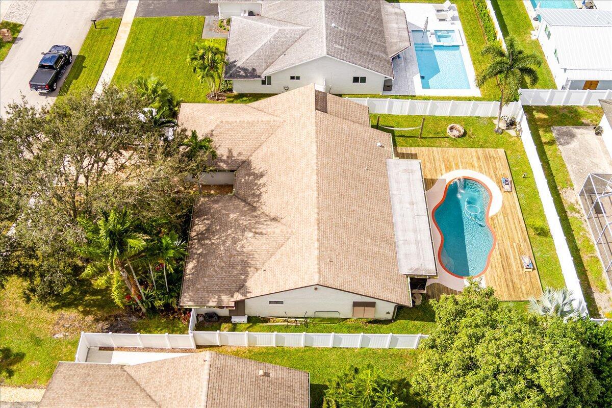 ROLLING HILLS LAKE ESTATE - Residential