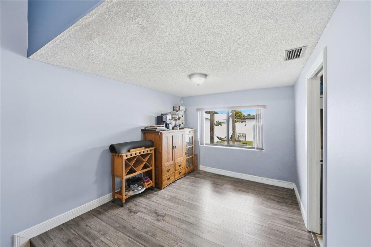 ROLLING HILLS LAKE ESTATE - Residential