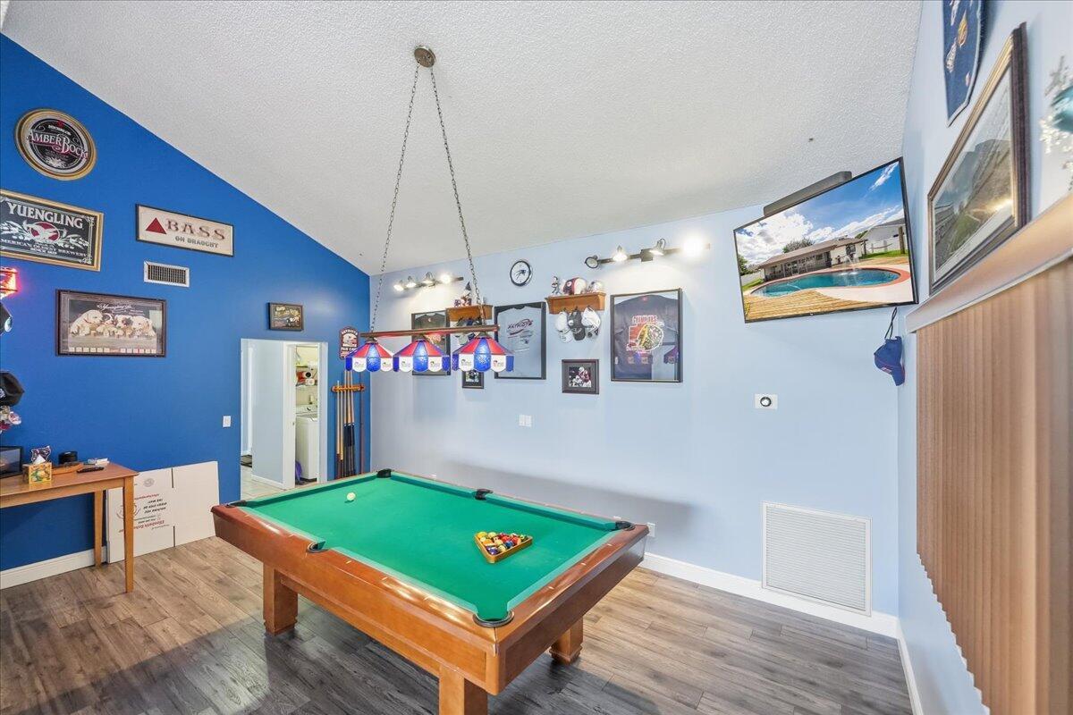 ROLLING HILLS LAKE ESTATE - Residential