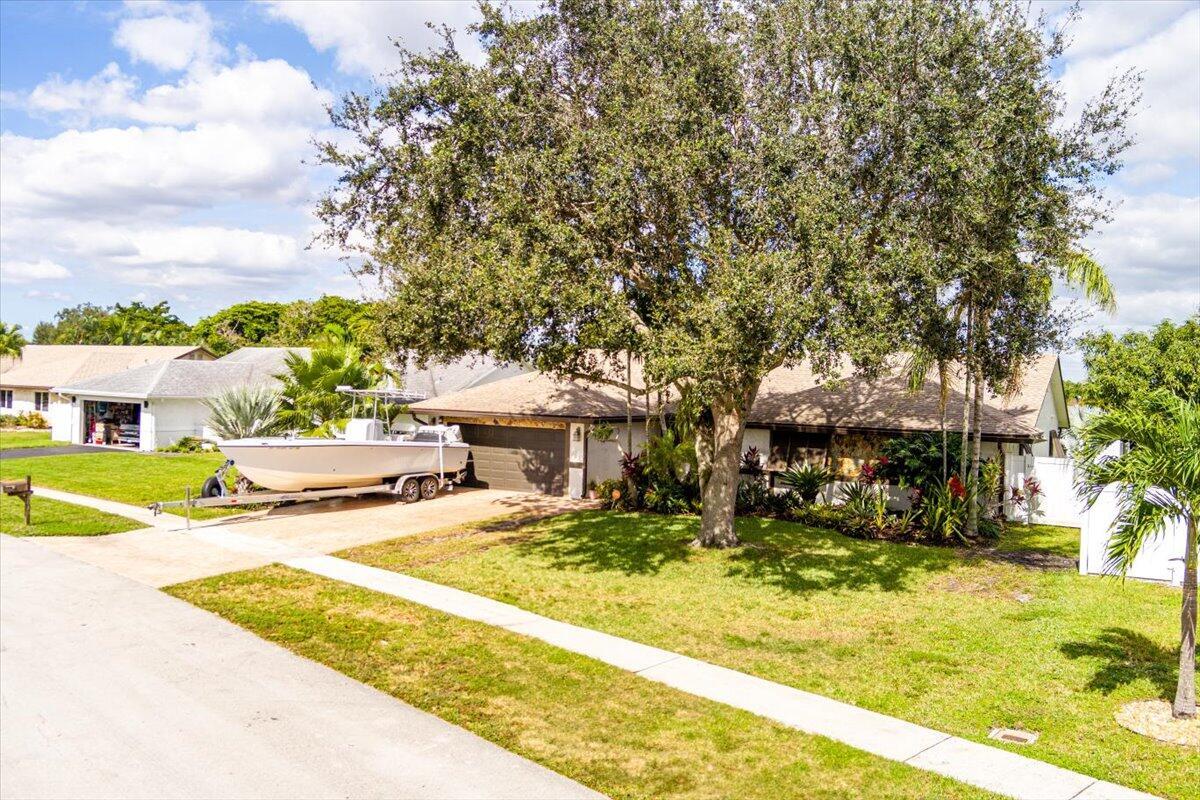 ROLLING HILLS LAKE ESTATE - Residential